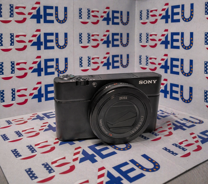 Sony DSC-RX100 III 20.1 MP Digital SLR Camera - Black (Body Only)