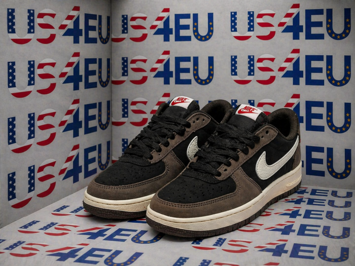 Nike x Travis Scott Sneakers (Size 38.5)