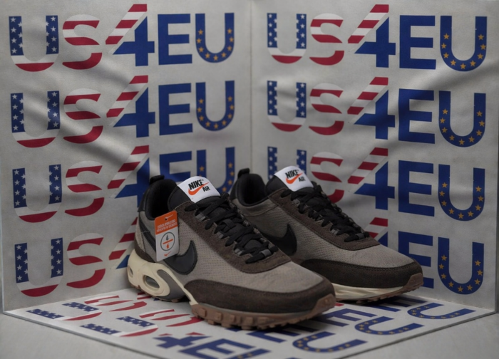 Men’s Nike Air Max Waffle Racer – Size US 8.5 / EU 42 (26.5 cm)