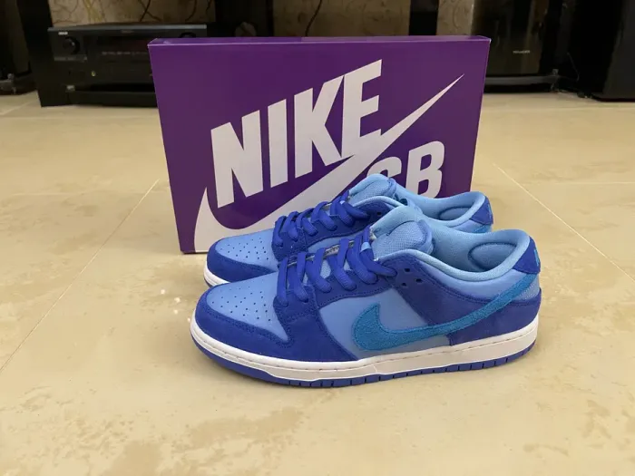 Original Nike SB Dunk Low “Blue Raspberry” – Authentic Pair US 10 / EU 44