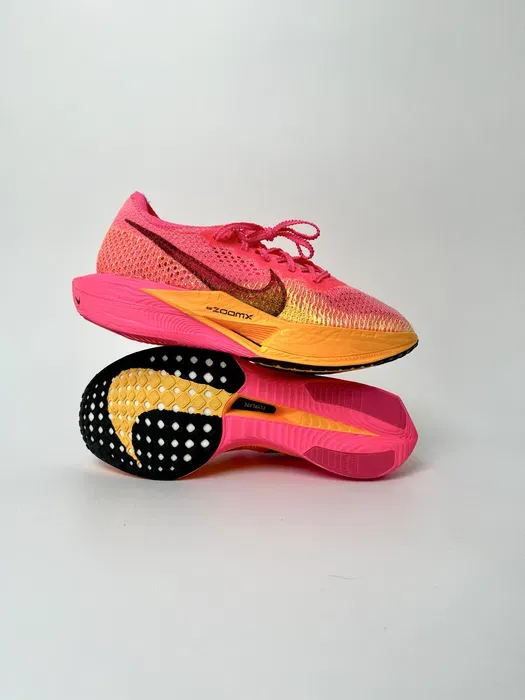 Nike ZoomX Vaporfly Next% 3 “Hyper Pink Laser” (DV4129-600)