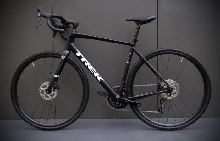 Trek Domane AL 5 (2025) – Shimano 105 – Endurance Road Bike – Size 56 (M/L)