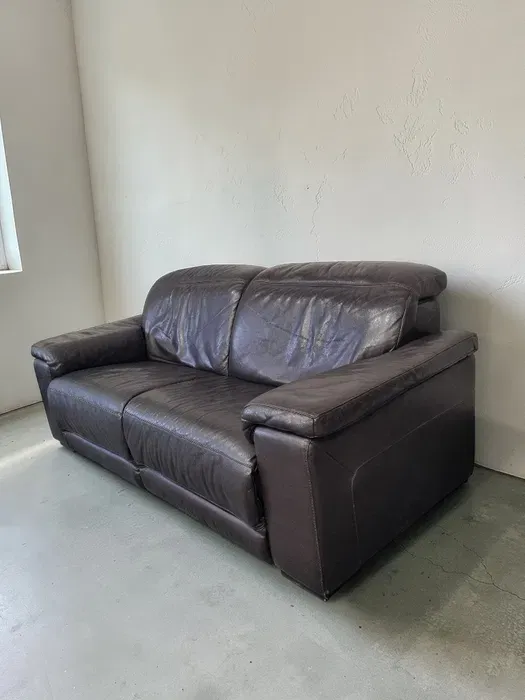 2-Seater Leather Sofa – Excellent Condition