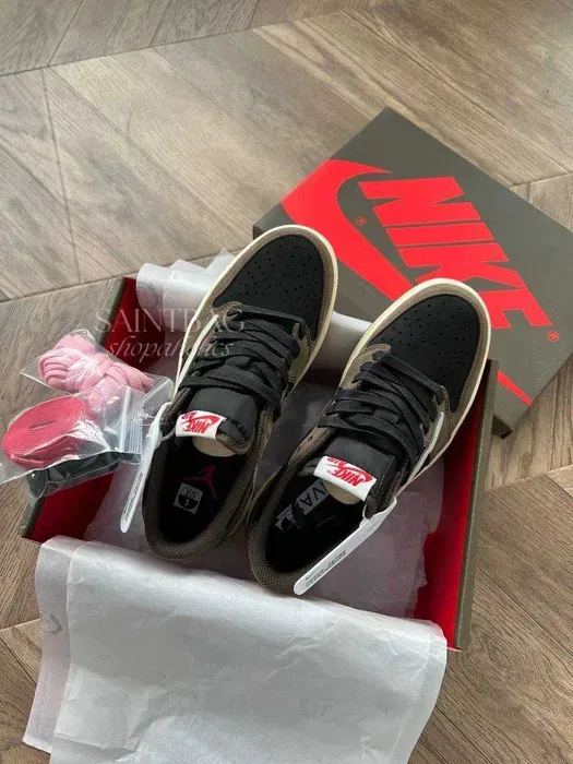Nike x Travis Scott Sneakers (Size 38.5)