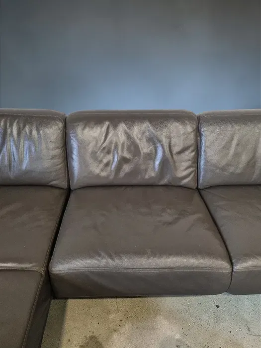 Leather Sofa – Excellent Condition | Premium Quality | Modern Design