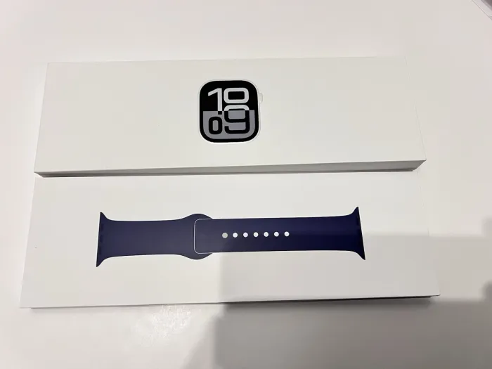 Apple Watch Series 10 GPS + Cellular 42MM Jet Black