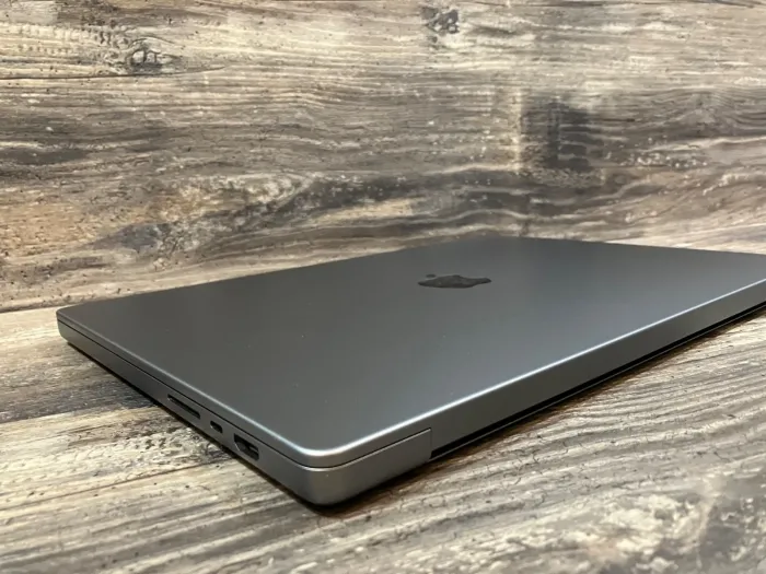 Apple MacBook Pro 16" A2485 | M1 Pro 2.60GHz CPU | 1TB SSD | 32GB RAM