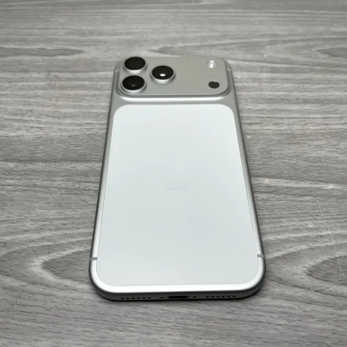 Apple iPhone 17 Pro Max Silver 512GB UNLOCKED With Warranty (Open Box)