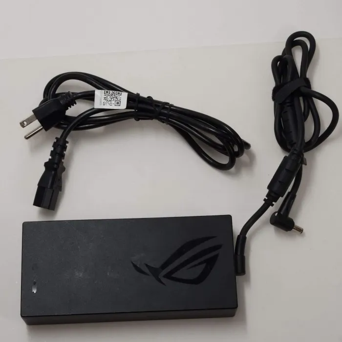 Asus ROG Strix Scar 17 G733 Ryzen 9 7945HX 32GB 1TB RTX 4080