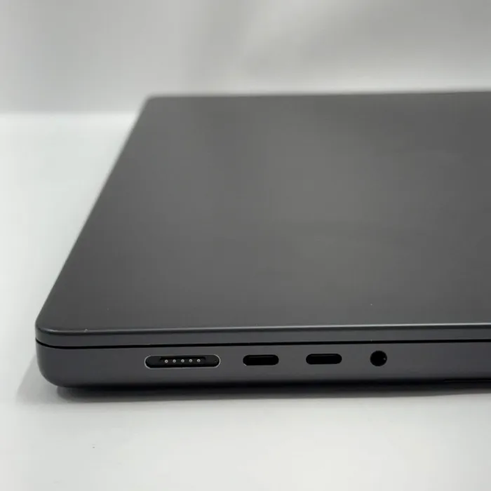 2024 Apple MacBook Pro 16" M4 Max 32C GPU 4.5GHz 36GB RAM 1TB SSD A3186 Read