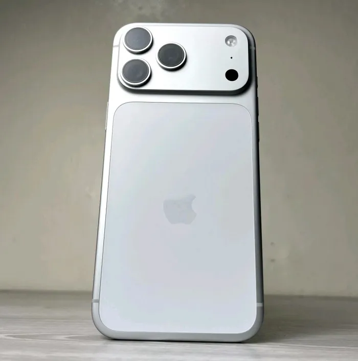 Apple iPhone 17 Pro Max Silver 512GB UNLOCKED With Warranty (Open Box)