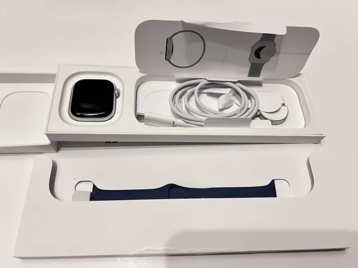 Apple Watch Series 10 GPS + Cellular 42MM Jet Black