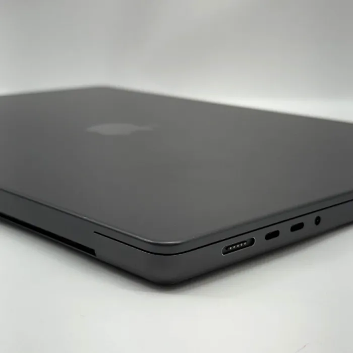 2024 Apple MacBook Pro 16" M4 Max 32C GPU 4.5GHz 36GB RAM 1TB SSD A3186 Read